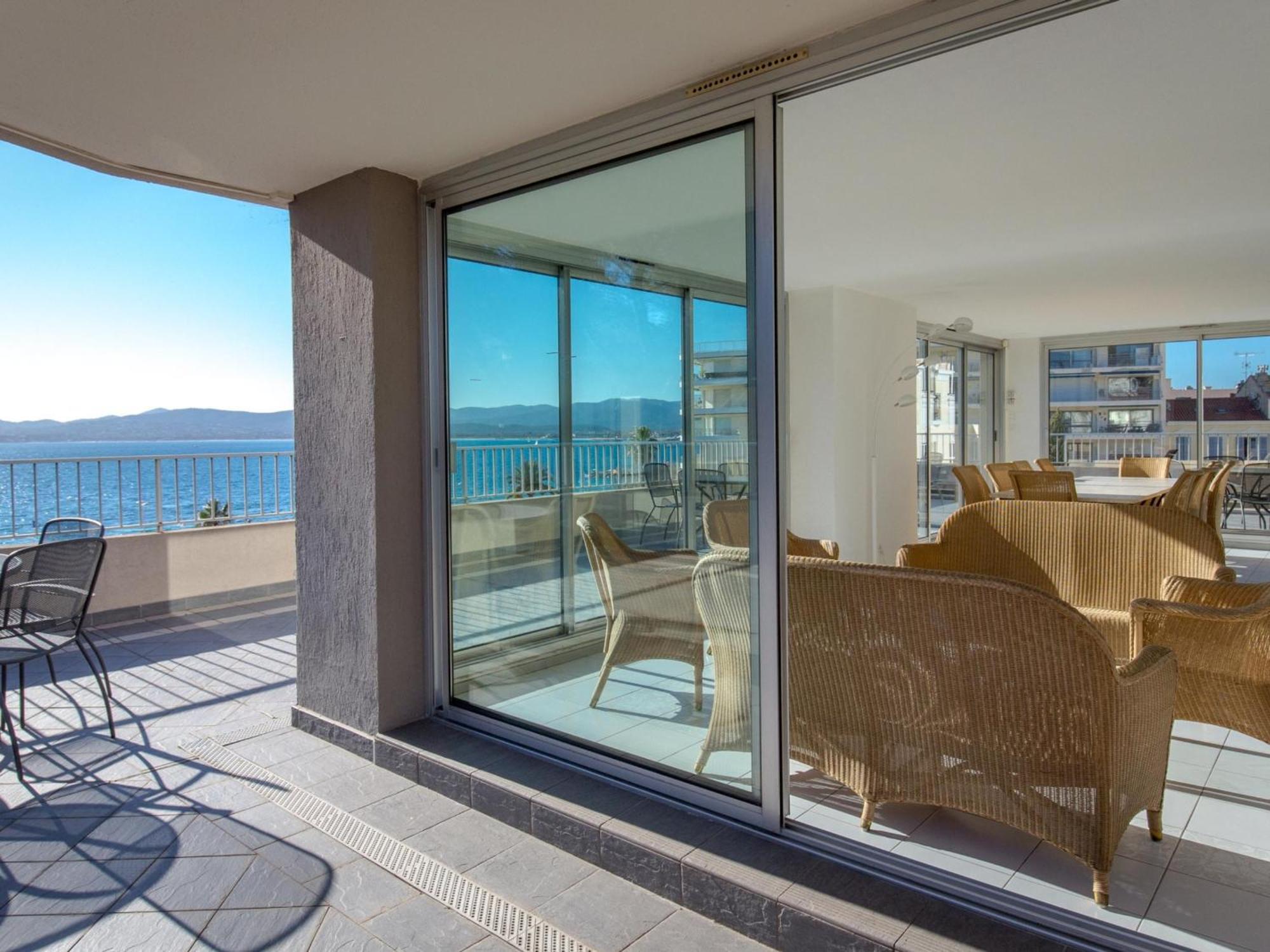 A Pied - Plage, Gare, Commerces - 2 Pieces Avec Terrasse Et Climatisation - Fr-1-466a-6